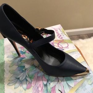 Navy heels